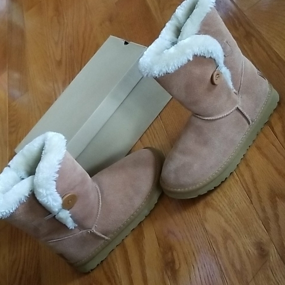 UGG BOOTS - Picture 6 of 7